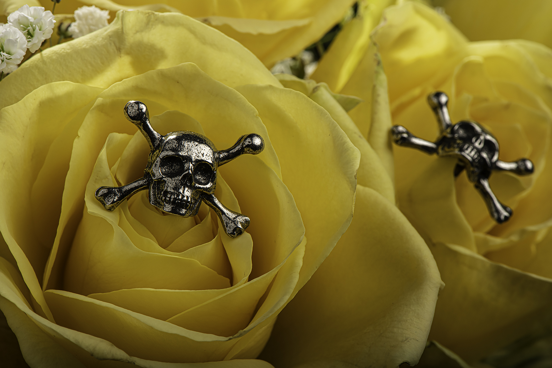 Skull Cufflinks Yellow Rose